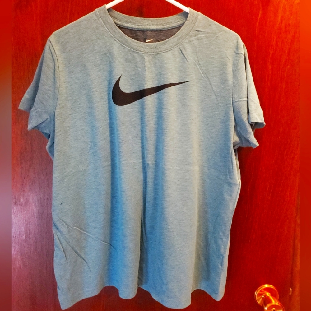 Women's nike tshirt